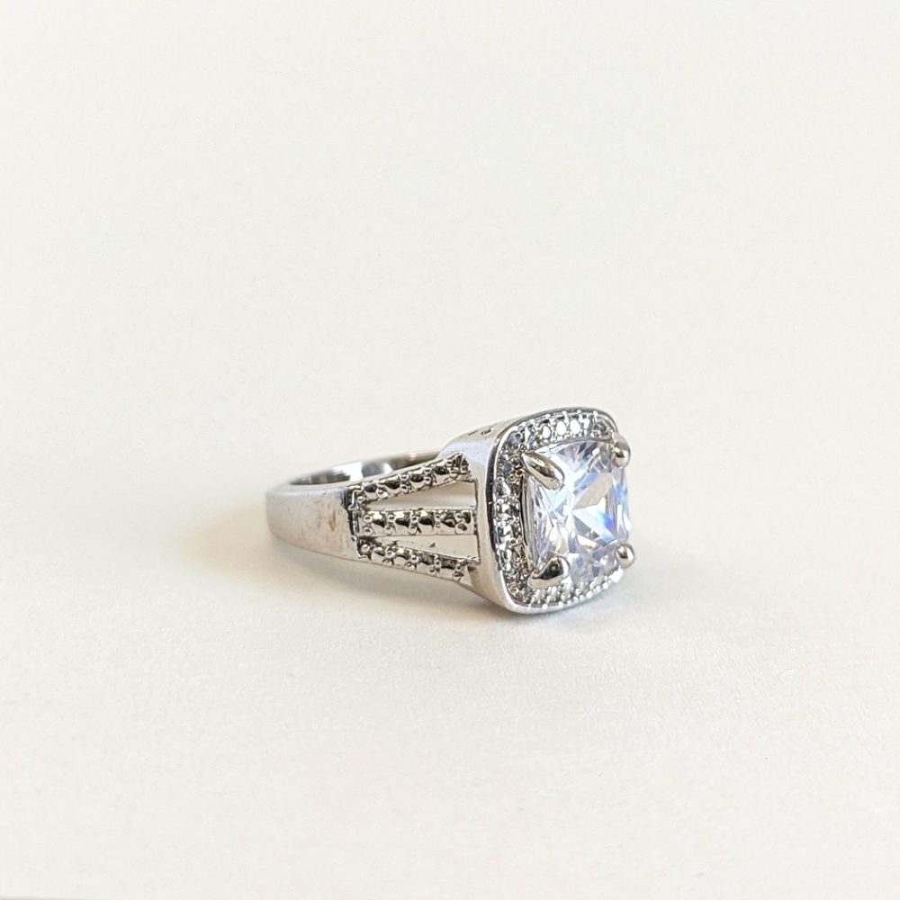 JIC Jewelry Silver-Plated Rhinestone Palm Springs Cut Ring Accent Filigree Clear